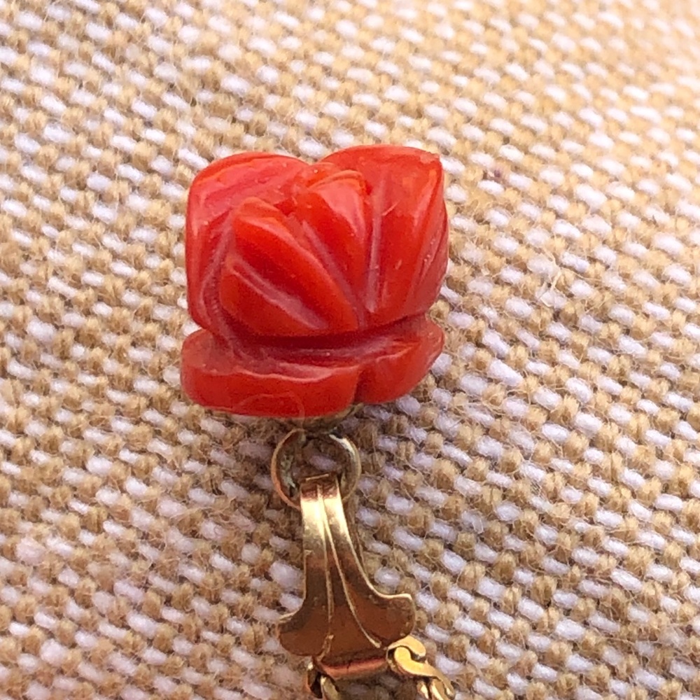 Victorian coral rose charm - Picture 8 of 10